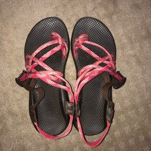 Women’s pink Chacos